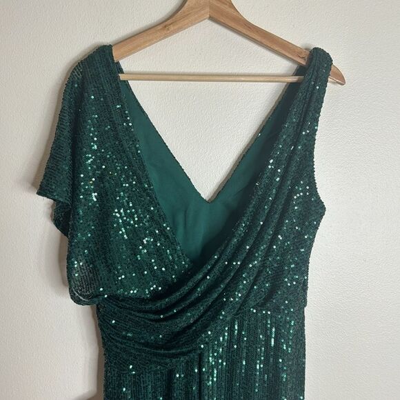 Ieena Mac Duggal 26988 - V-Neck Cowl Back Gown dress in emerald green size 8 - Picture 9 of 14